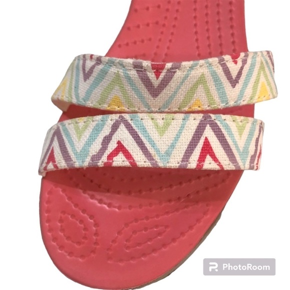 Crocs Leigh Fabric Multicolor Geometric Ankle Strap Platform Wedge Sandal Size 9 - Picture 8 of 13